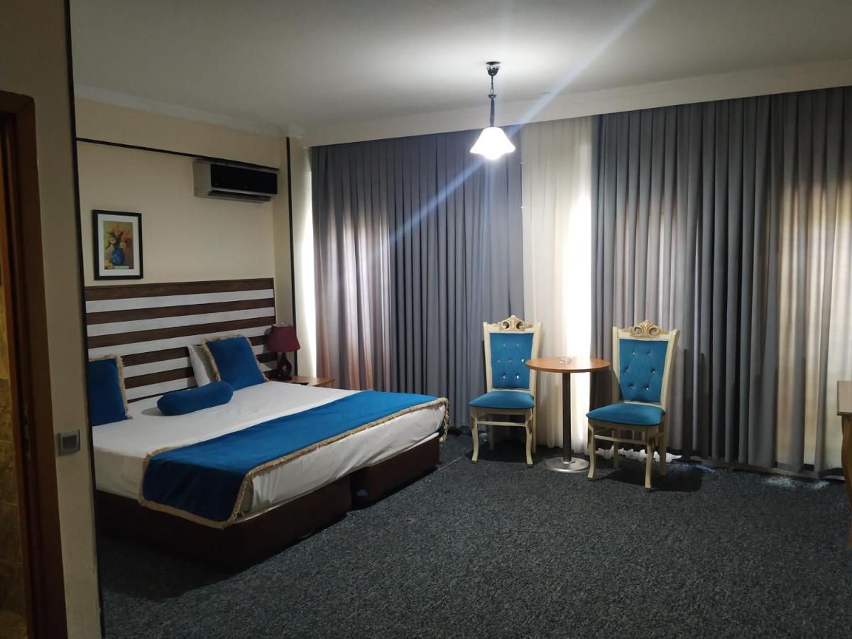 Gallery Hotel Baky Esterno foto