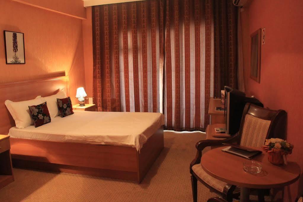 Gallery Hotel Baky Esterno foto