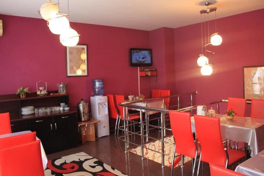 Gallery Hotel Baky Esterno foto