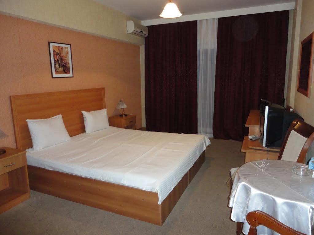 Gallery Hotel Baky Esterno foto